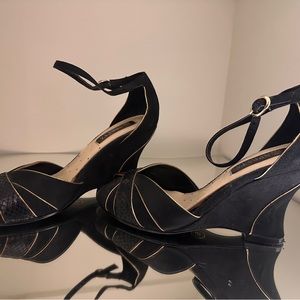 Black with Gold Piping Wedge heel.  Size 5.5